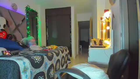 Snapshot of ale_horny_crazy chatting on 21, 4, 2026 NIKO online show from 21, 4, 2026