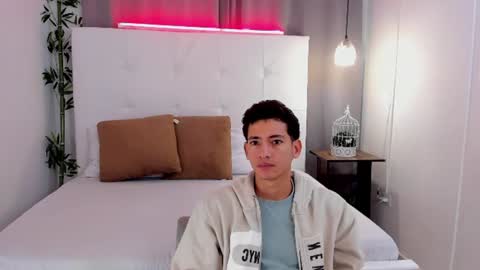 Snapshot of alejo_exotic chatting on 17, 6, 2026 alejo_exotic online show from 17, 6, 2026