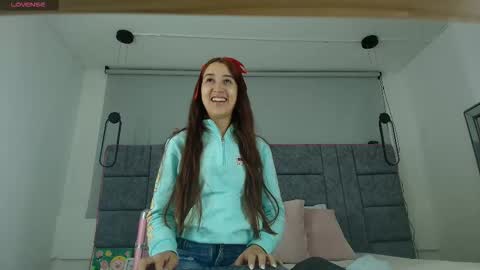 Snapshot of aleka_williams_ chatting on 12, 10, 2025 aleka_williams_ online show from 12, 10, 2025