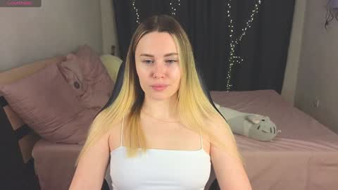 Snapshot of alena_hot_sex chatting on 15, 1, 2025 Alena online show from 15, 1, 2025