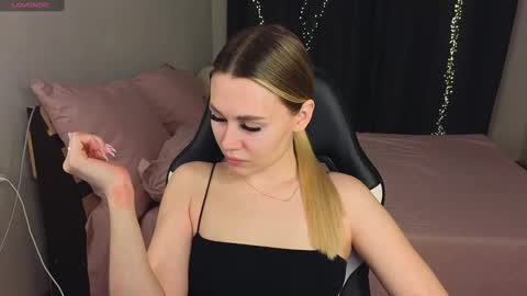 Snapshot of alena_hot_sex chatting on 18, 1, 2025 Alena online show from 18, 1, 2025