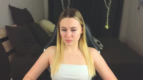 Snapshot of alena_hot_sex chatting on 23, 1, 2025 Alena online show from 23, 1, 2025