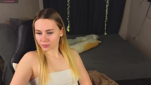 Snapshot of alena_hot_sex chatting on 13, 2, 2025 Alena online show from 13, 2, 2025