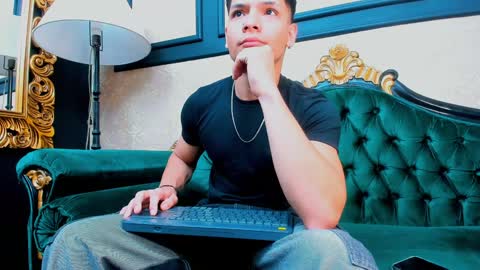 Snapshot of aless_king chatting on 12, 1, 2025 Alessandro King online show from 12, 1, 2025