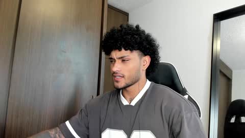 Snapshot of alessandro_vanni chatting on 8, 1, 2025 Alessandro Vanni online show from 8, 1, 2025