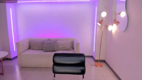 Snapshot of alessiacorleone_ chatting on 21, 10, 2025 Alessia online show from 21, 10, 2025