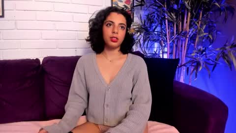 alessiia__ online show from 5, 10, 2025