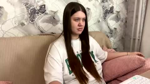 Aletta Oushen online show from 5, 3, 2025