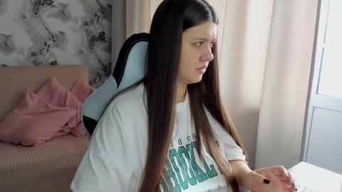 Aletta Oushen online show from 2, 10, 2025