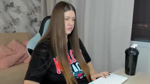 Aletta Oushen online show from 7, 10, 2025