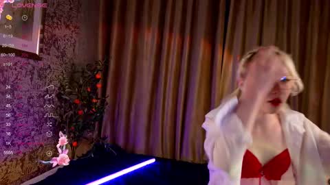 Snapshot of alettaeve chatting on 23, 11, 2025 Lola online show from 23, 11, 2025