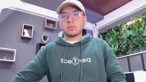 Snapshot of alex__montesco chatting on 5, 3, 2025 Alex online show from 5, 3, 2025