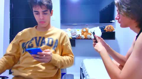 Snapshot of alex_and_fabian chatting on 21, 12, 2025 sneider online show from 21, 12, 2025