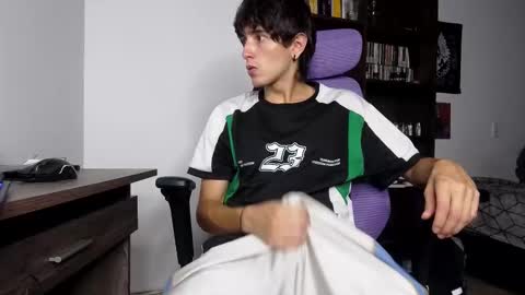 Snapshot of alex_connorr chatting on 10, 11, 2025 alex_connorr online show from 10, 11, 2025