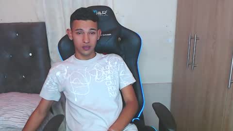 Snapshot of alex_diorrr chatting on 12, 1, 2025 Alex online show from 12, 1, 2025