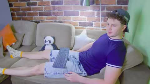 Snapshot of alex_onelove chatting on 14, 6, 2026 Alex online show from 14, 6, 2026