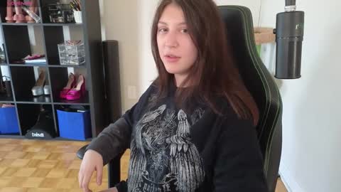 dont be afraid to click social media link its  working  just click on that  online show from 10, 9, 2025