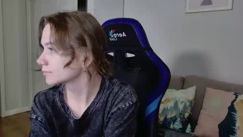 Snapshot of alexa_feels chatting on 26, 7, 2026 Little Duck homie online show from 26, 7, 2026