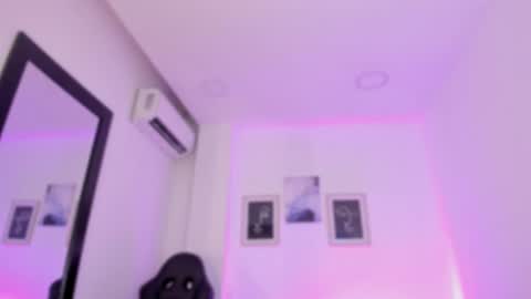 Alexa Millers online show from 4, 3, 2025