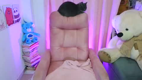 alexa_orange online show from 6, 3, 2025