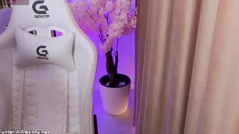 Snapshot of alexaaimee chatting on 2, 7, 2026 Alexa online show from 2, 7, 2026