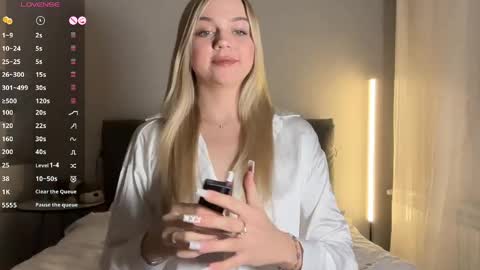 Snapshot of alexadevilicious chatting on 5, 4, 2026 ALEXA online show from 5, 4, 2026