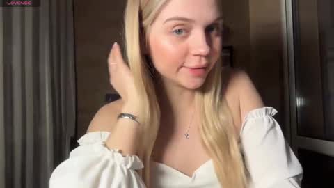 Snapshot of alexadevilicious chatting on 17, 5, 2026 ALEXA online show from 17, 5, 2026