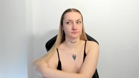 Snapshot of alexafragile chatting on 25, 5, 2026 Alexa online show from 25, 5, 2026