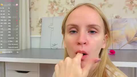 Emma - blonde and Mia - dark online show from 17, 12, 2025