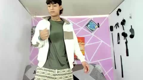 chicos hot online show from 31, 1, 2025