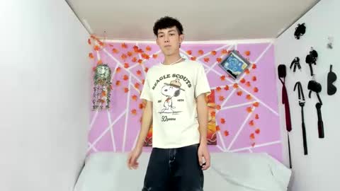 chicos hot online show from 10, 2, 2025