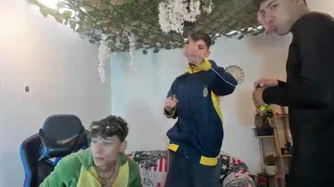 chicos hot online show from 28, 10, 2025