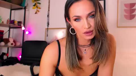 alexandrawooow online show from 20, 4, 2026