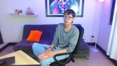 Snapshot of alexcum_18 chatting on 21, 4, 2026 alex online show from 21, 4, 2026