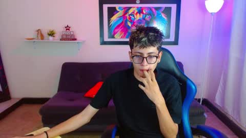 Snapshot of alexcum_18 chatting on 19, 5, 2026 alex online show from 19, 5, 2026
