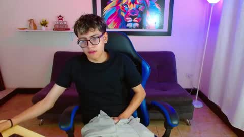 Snapshot of alexcum_18 chatting on 25, 5, 2026 alex online show from 25, 5, 2026