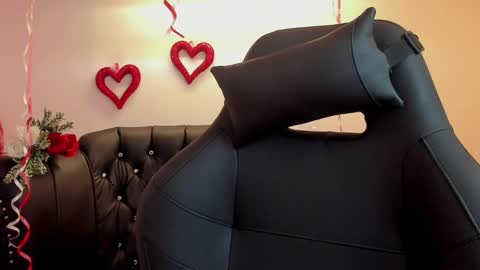 Alexiaa  Online 1430 to 2100 GMT-5 online show from 12, 2, 2025