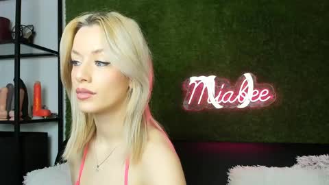 Snapshot of alexisbanx chatting on 6, 5, 2026 alexisbanx online show from 6, 5, 2026