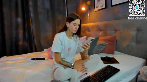 Alexis   Mon Tue Wed Thu Fri 7 GMT 0100am-0700am  online show from 4, 12, 2025