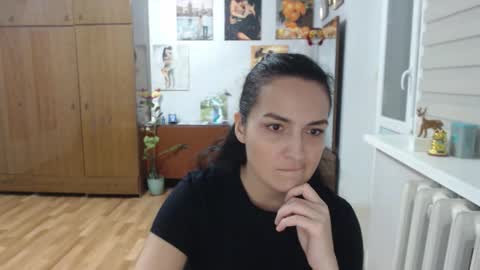 Snapshot of alexismillers chatting on 4, 12, 2025 AlexisMillers online show from 4, 12, 2025