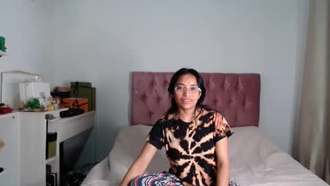 Snapshot of alia054 chatting on 4, 10, 2025 Alia online show from 4, 10, 2025