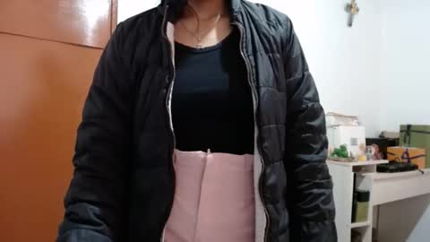 Snapshot of alia054 chatting on 11, 10, 2025 Alia online show from 11, 10, 2025