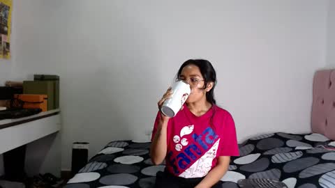 Snapshot of alia054 chatting on 19, 11, 2025 Alia online show from 19, 11, 2025