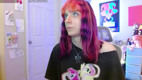 Snapshot of alice_hatchette chatting on 7, 5, 2026 Alice Hatchette online show from 7, 5, 2026