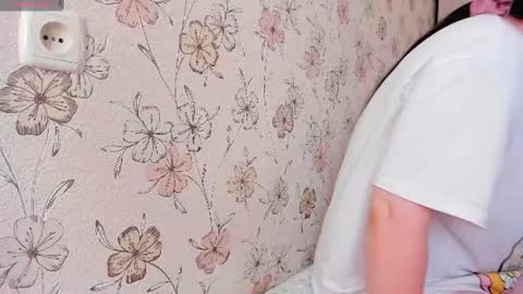 Snapshot of alice_next_door_ chatting on 19, 6, 2026 Alice online show from 19, 6, 2026