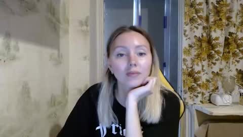 Snapshot of alice_smiles chatting on 15, 4, 2026 Alice smiles online show from 15, 4, 2026