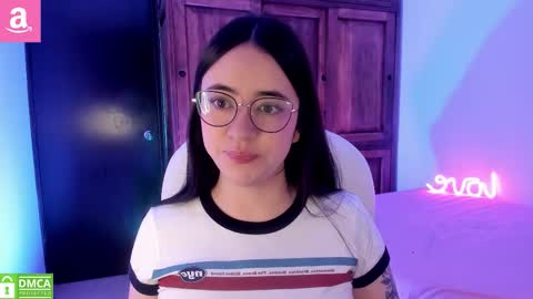 Snapshot of alicee_2 chatting on 18, 10, 2025 Aliceee .. 97YP9VWGZHrefnav wishlist lists 1 online show from 18, 10, 2025