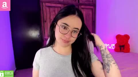 Snapshot of alicee_2 chatting on 22, 5, 2026 Aliceee .. 97YP9VWGZHrefnav wishlist lists 1 online show from 22, 5, 2026