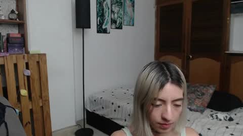 Snapshot of alicee_logan_ chatting on 19, 6, 2026 alicee_logan_ online show from 19, 6, 2026