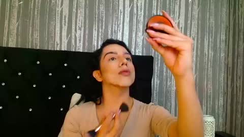 alicee_moonn online show from 17, 4, 2026